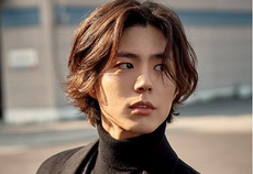 韩式男生长发发型图片   充满着艺术家气息