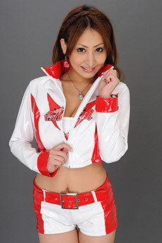 日本巨乳美女安西结花赛车服写真图片