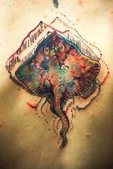 后背魔鬼鱼的纹身图案