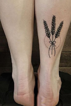 有个性的小腿小麦纹身图片