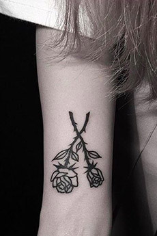 美女手臂带刺玫瑰纹身图案