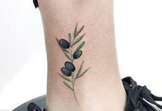 帅哥脚踝植物纹身图片