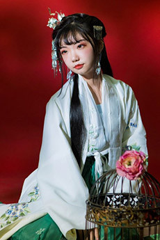 清纯有气质的古装中国汉服美女唯美写真照片