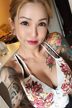 性感巨乳美女纹身师KinkiRyusaki诱人纹身图片
