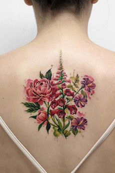 美女后背纹身图案玫瑰花图片