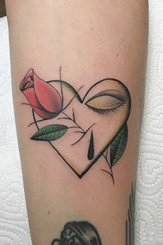唯美的手臂心形玫瑰花图案纹身图片