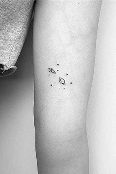 美女手臂小行星纹身图片