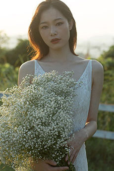 白色婚纱清纯美女图片写真