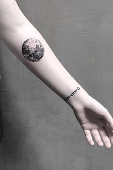 小臂宇宙星球纹身图片