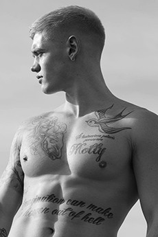 欧美纹身图案男模特肉体艺术照片